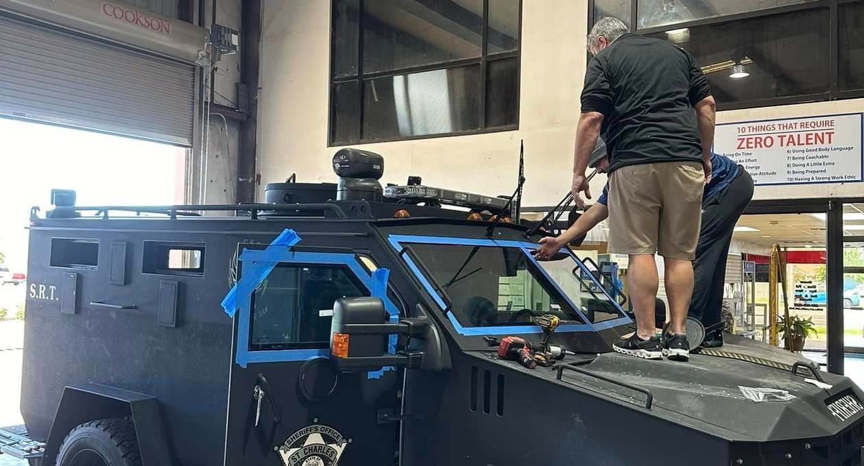 Commercial vehicle windshield replacement